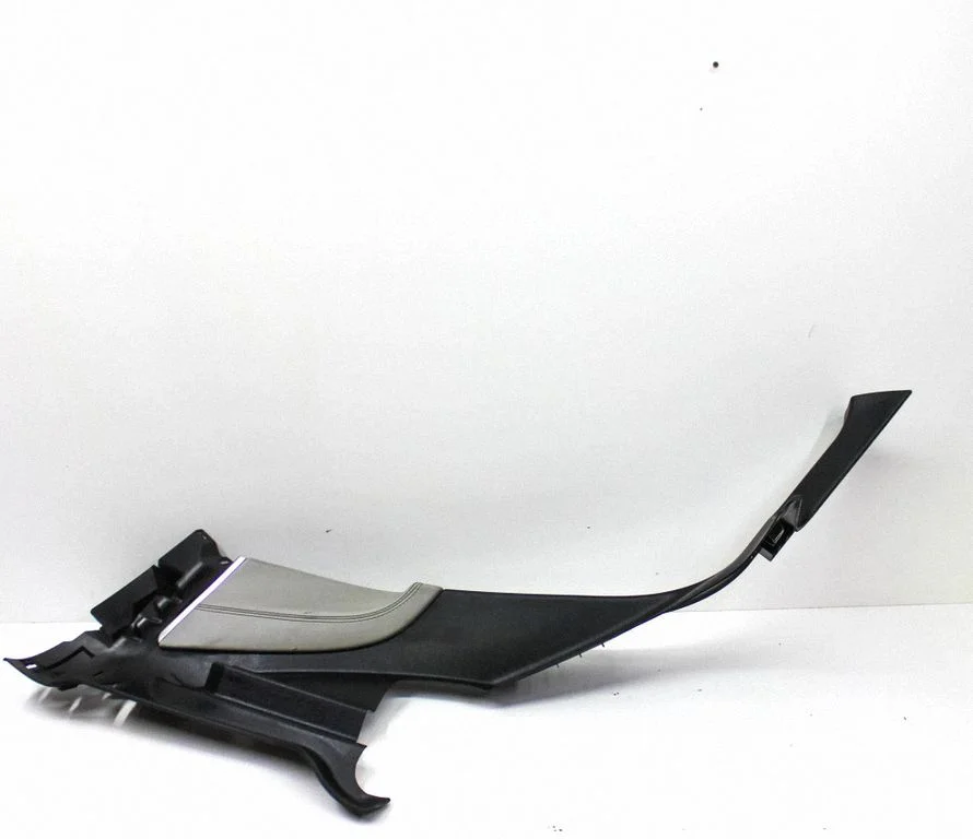 Sānu apdare pie aizmugurējā sēdekļa (apakšā) – Tesla Model S (2012-)