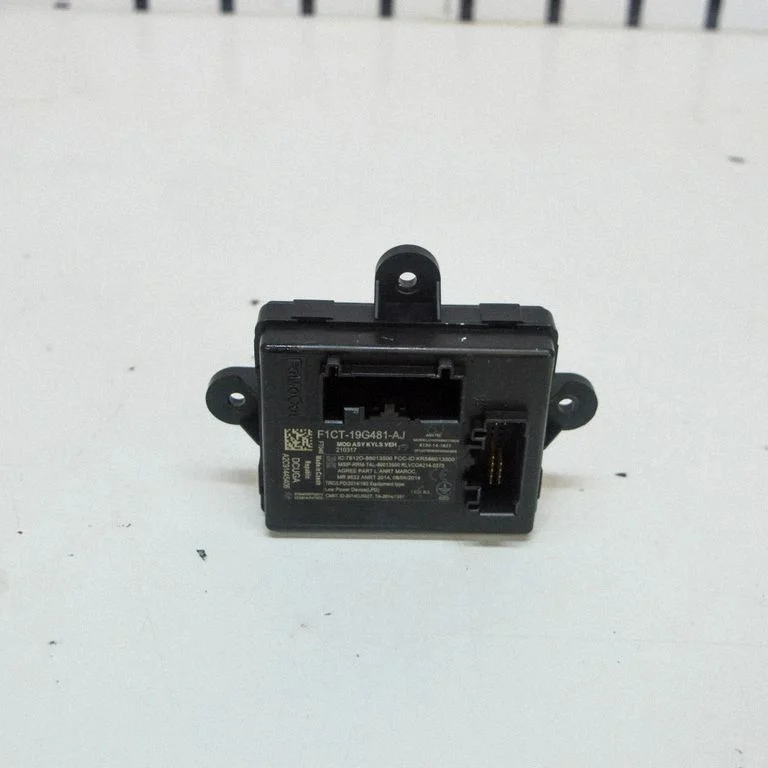 Võtmeta süsteemi KESSY (keyless) juhtplokk/moodul – Ford Kuga II (2013-2019)
