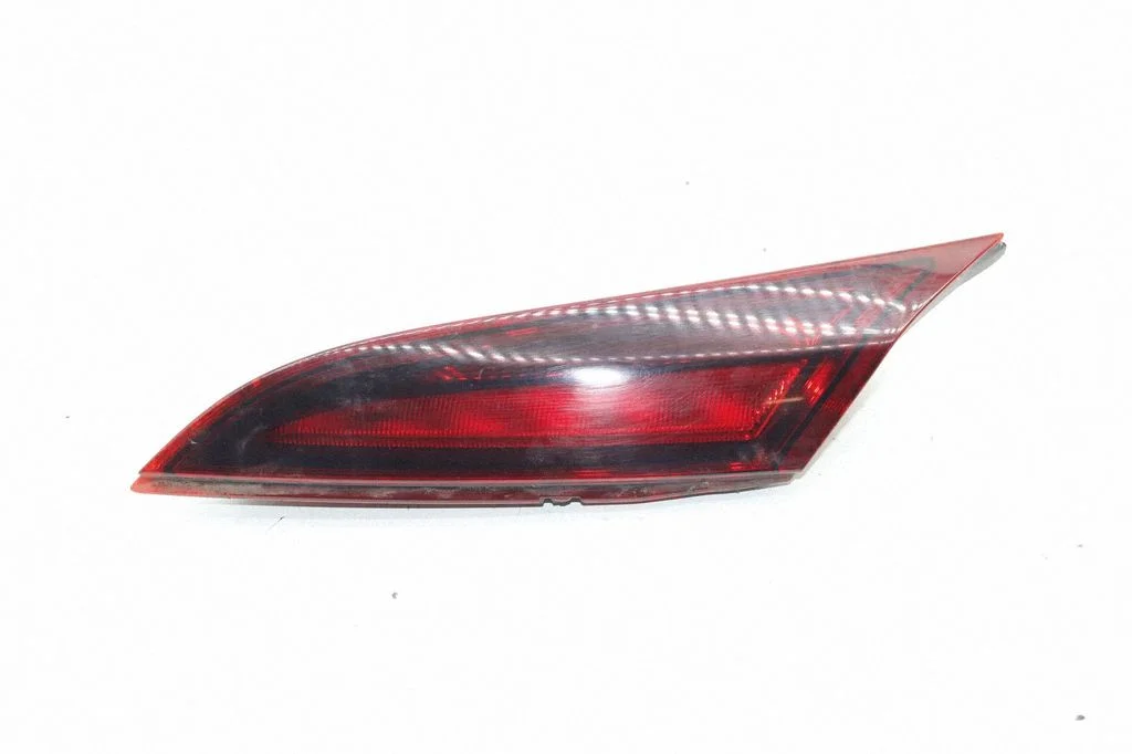 Lampa tylna w klapie – Opel Insignia A (2008-2017)