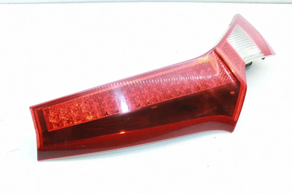 Lampa tylna w klapie 164393L2