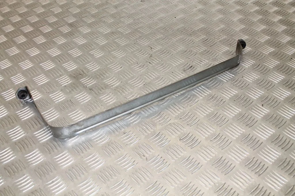 Kütusepaagi kinnitusklamber (-klambrid) – BMW 5-seeria E60 E61 (2004-2010)