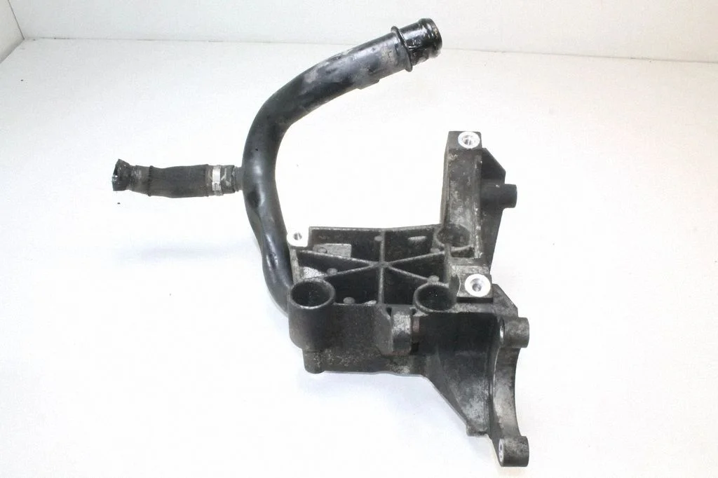 Power steering pump mounting bracket – Audi A5 8T 8F (2007-2016)