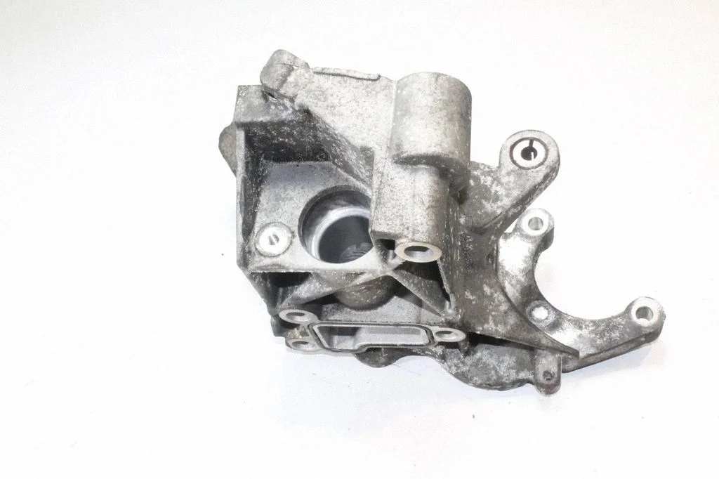 Power steering pump mounting bracket – Volkswagen Touareg I (2002-2010)