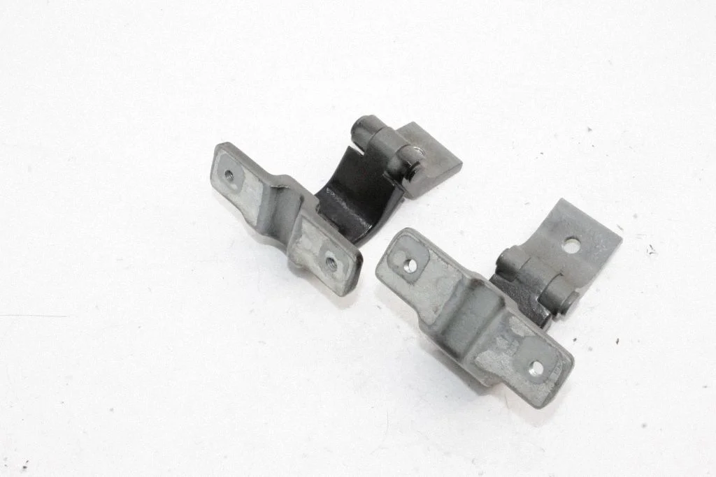 Tailgate/trunk/boot hinge – Polestar 2 (2020-)