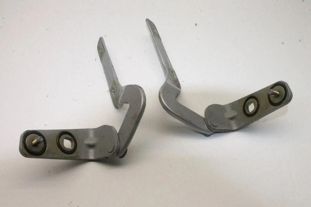 Tailgate/trunk/boot hinge – Audi TT Mk1 (1999-2006)