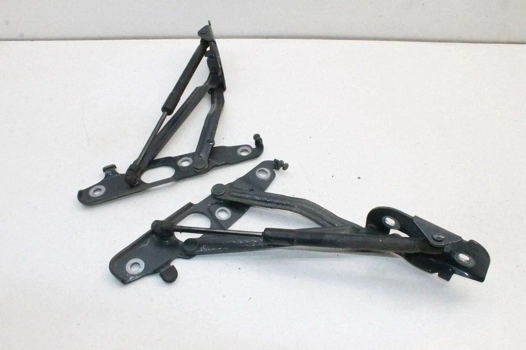 Tailgate/trunk/boot hinge – Audi TT TTS Mk2 (2006-2014)