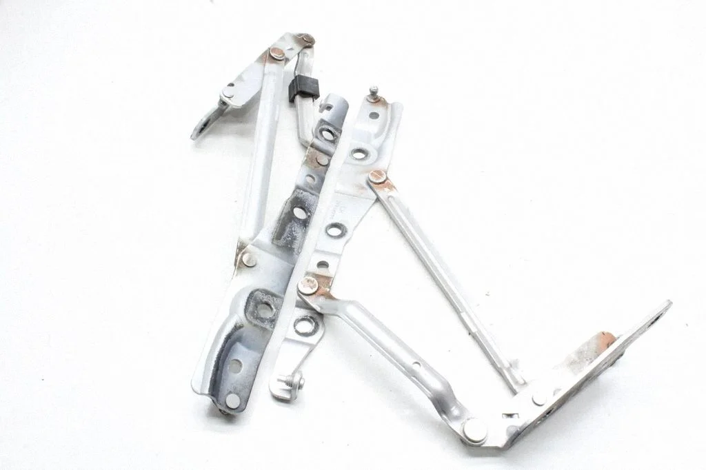 Tailgate/trunk/boot hinge – Jaguar XJ X350 (2003-2009)