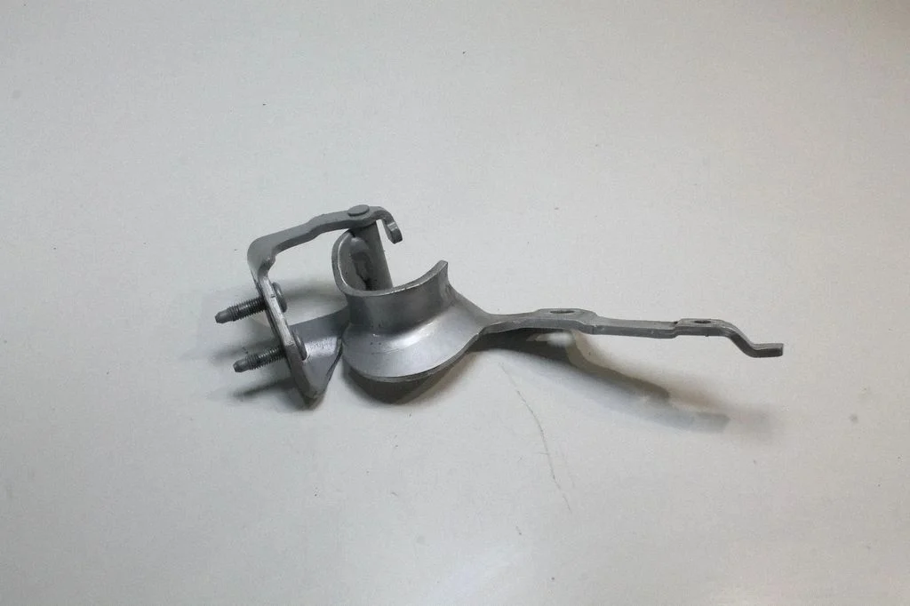 Aizmugurējā vāka eņģe (-es) – Audi A3 S3 8P (2003-2012)