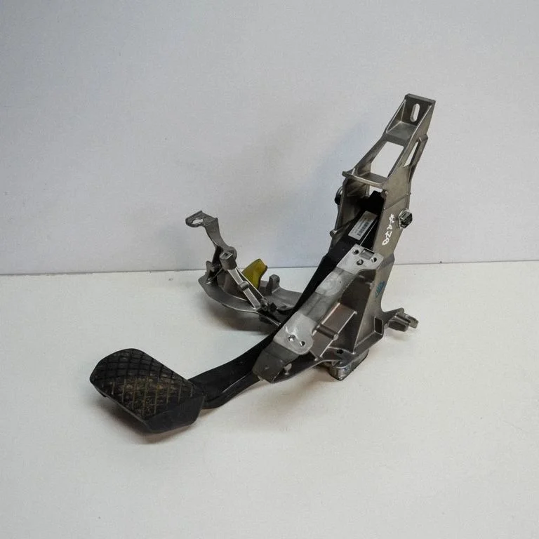 Bremžu pedālis 4F1723117D