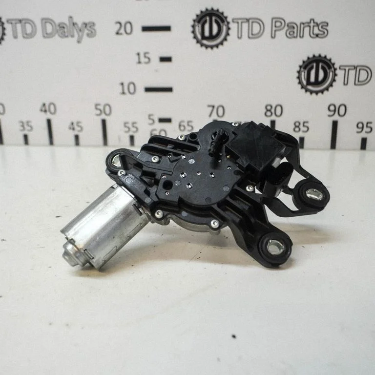 Aizmugurējā stikla tīrītāja motoriņš 5M0955711B