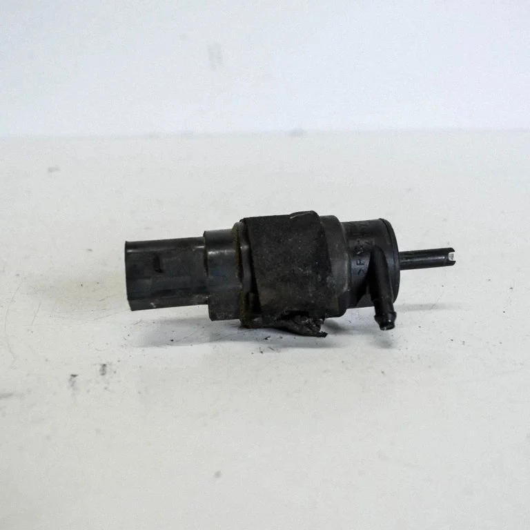 Logu mazgāšanas šķidruma sūknis (stiklu) 8K5955647