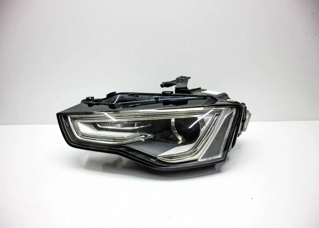 Reflektor 8K0941597E