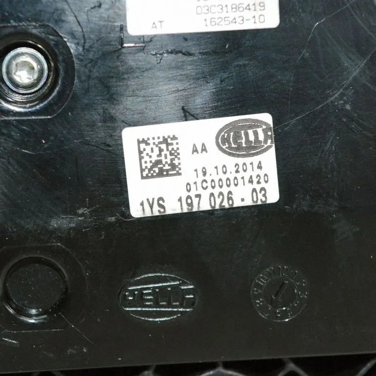 Priekšējais lukturis 03B0873930