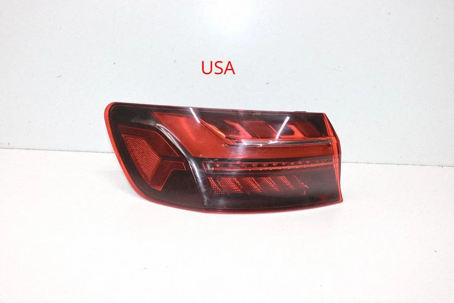 Lampa tylna w błotniku 8W5945091AB