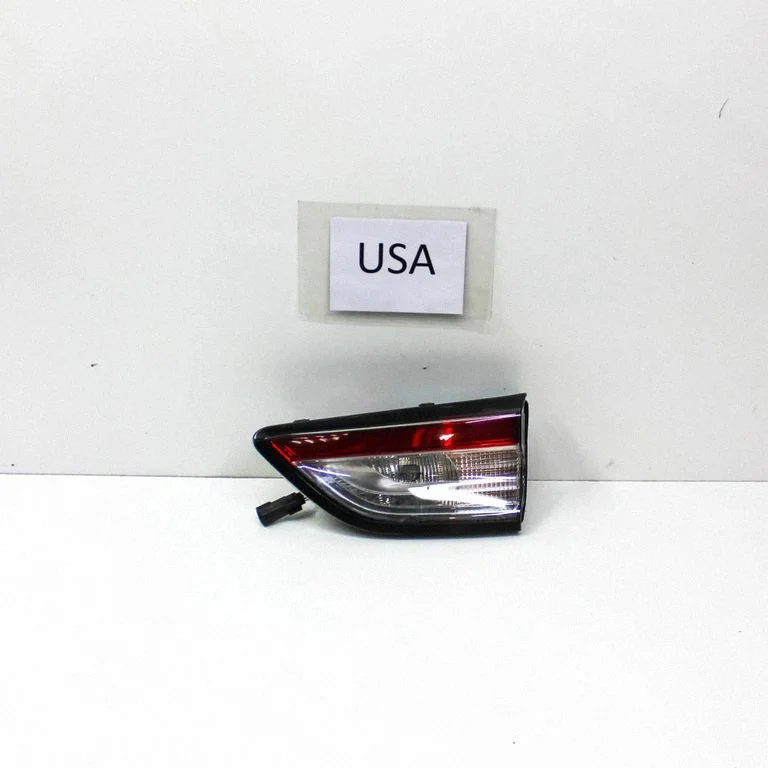 Tailgate rear/tail lights LJ6B13A602AF