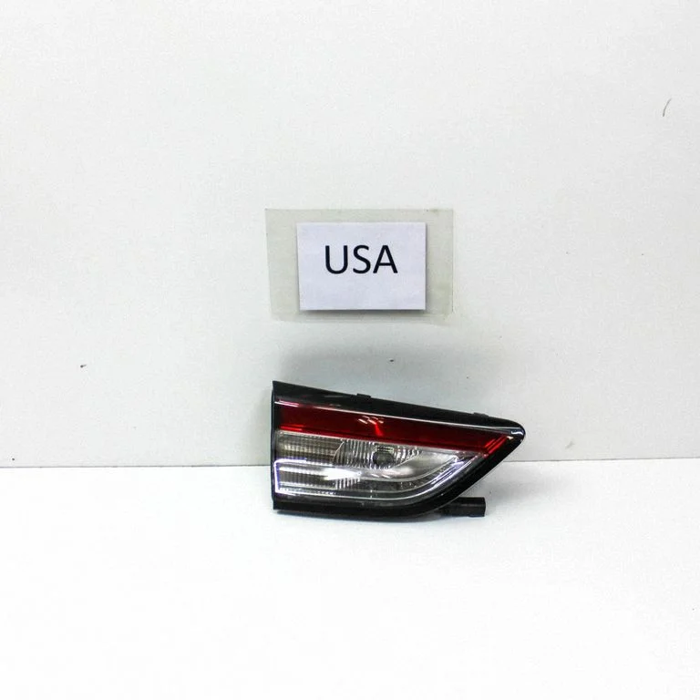 Tailgate rear/tail lights LJ6B13A603AF