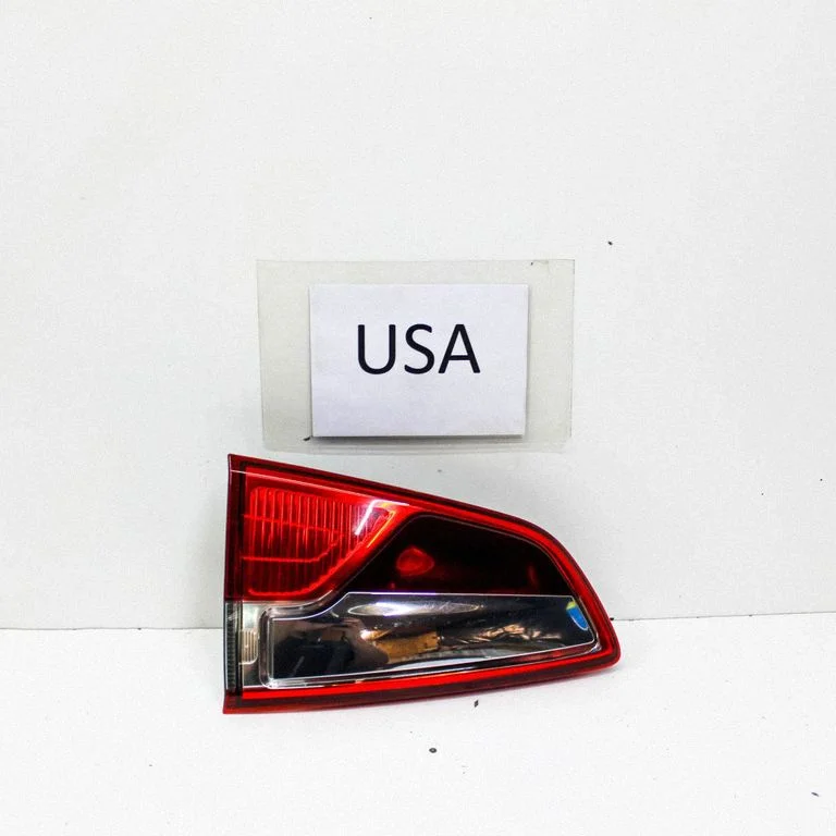 Aizmugurējais lukturis bagāžnieka vākā GN1514A411AAA