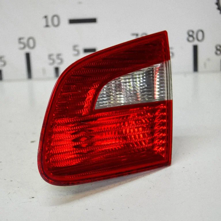 Lampa tylna w klapie 3T5945094