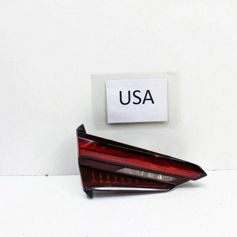 Lampa tylna w klapie 8W6945093F