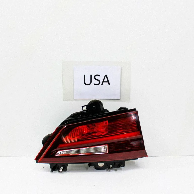 Tailgate rear/tail lights F03689600