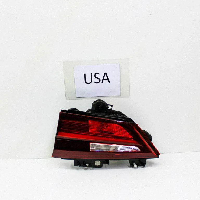 Tailgate rear/tail lights F03690600