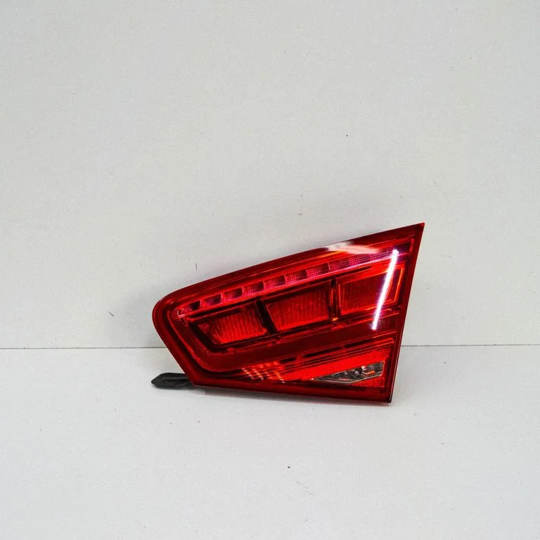 Lampa tylna w klapie 4H0945094A