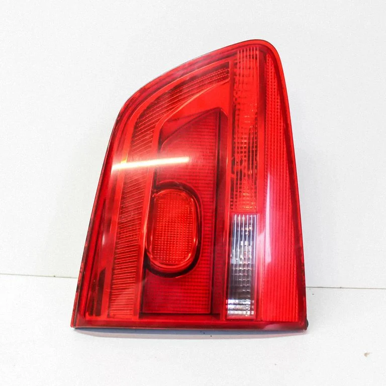 Lampa tylna w klapie – Volkswagen Touran II (2010-2016)