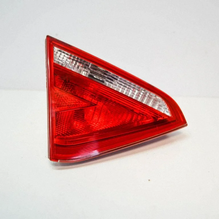 Lampa tylna w klapie 8T0945093