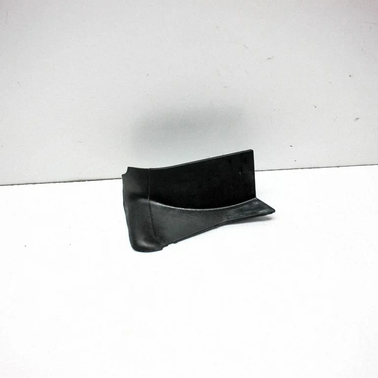 Aizmugurējā luktura apdare (līstīte) 8W8945253