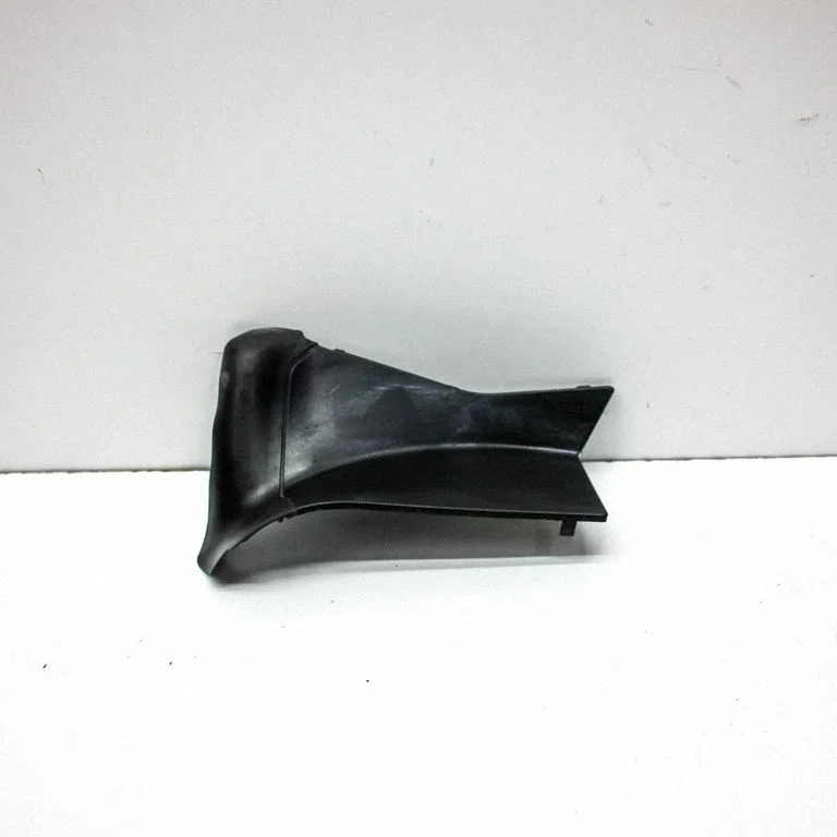 Aizmugurējā luktura apdare (līstīte) 8W8945254