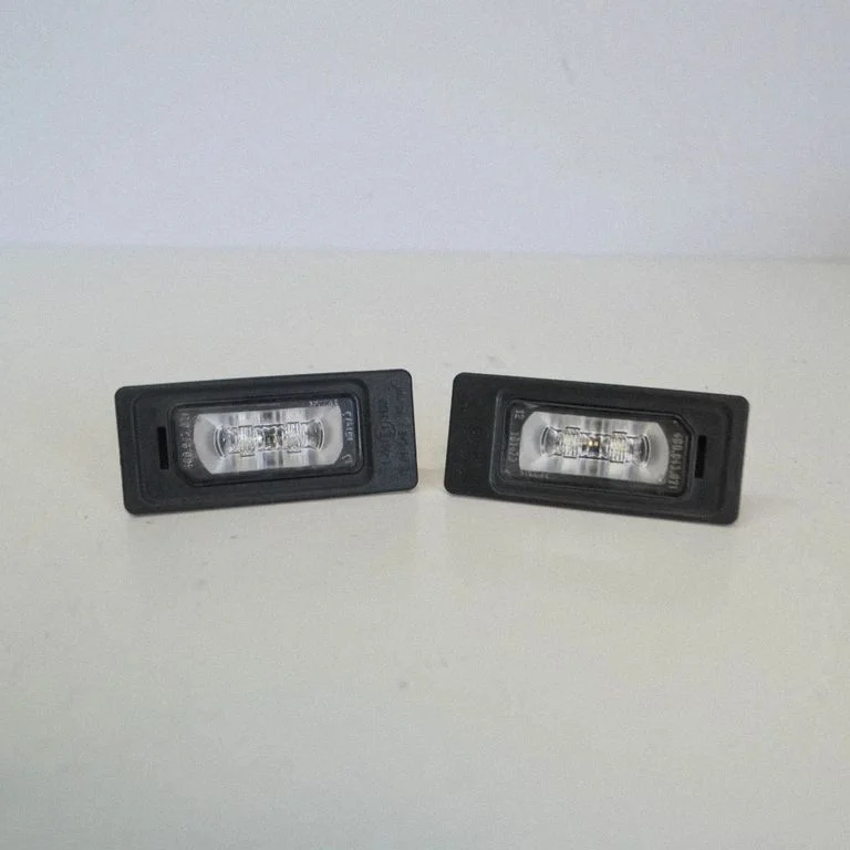 Numura zīmes apgaismojums 4G0943021