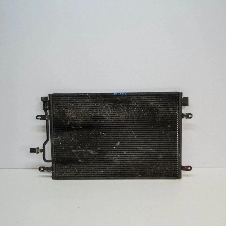Gaisa kondicioniera dzesēšanas radiators (kondensators) 8E0260401B