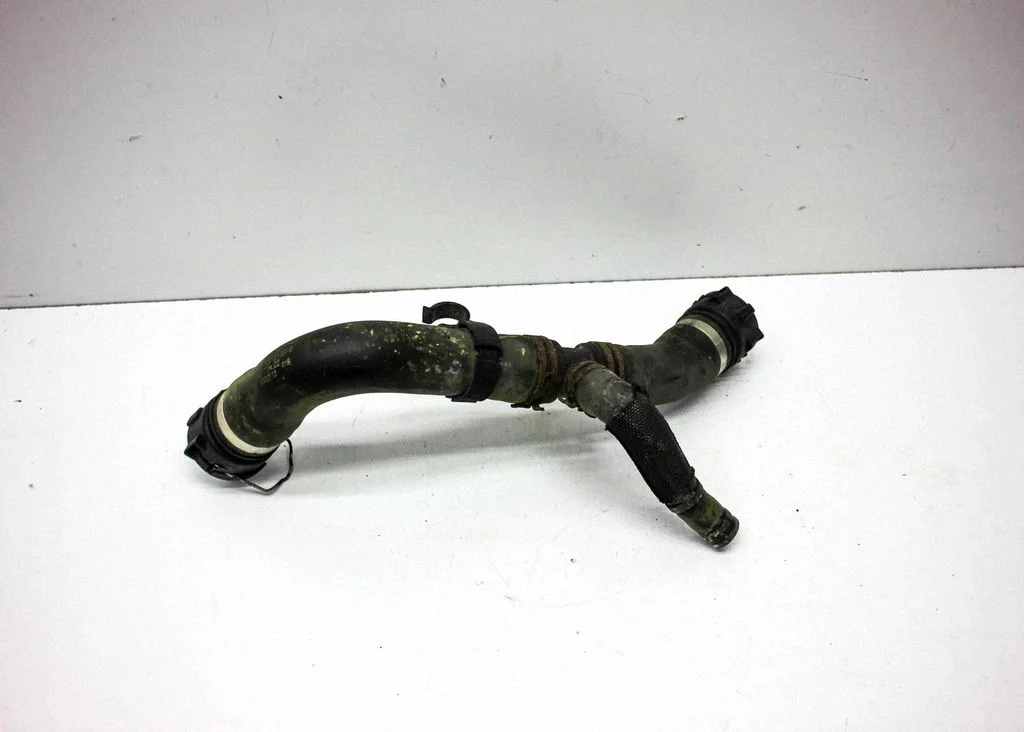 Przewody układu chłodzenia silnika 4L0121051B