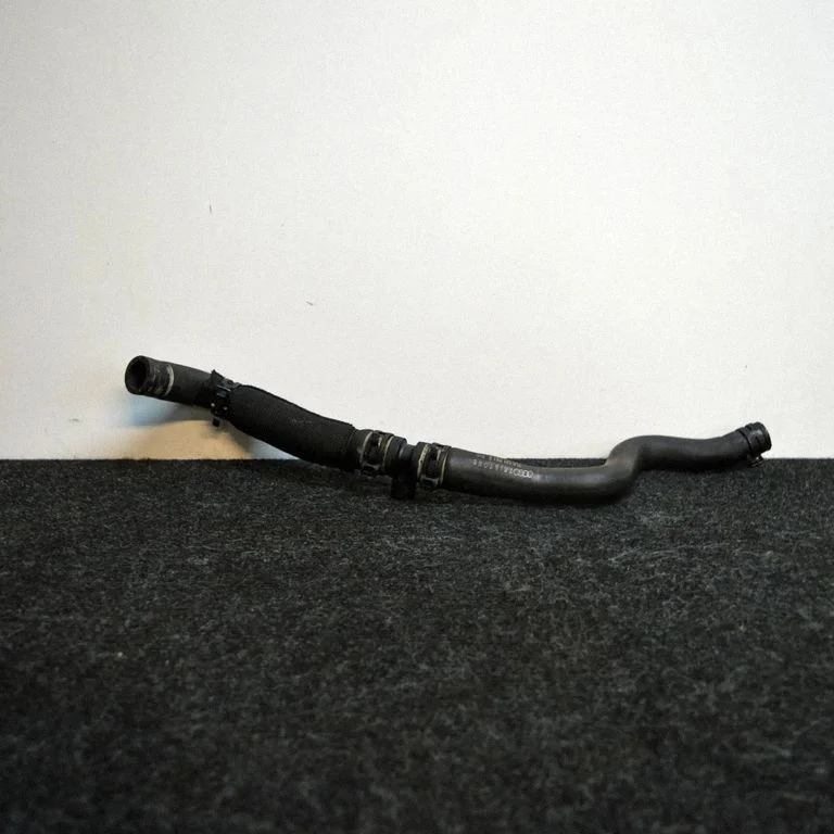 Przewody układu chłodzenia silnika 7L8121051F