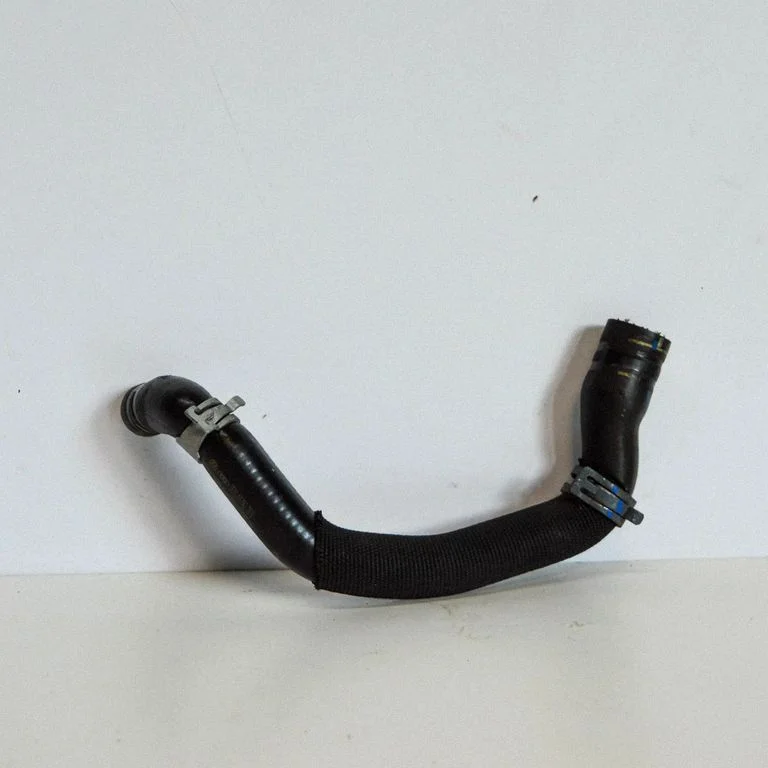Przewody układu chłodzenia silnika 06H121057G