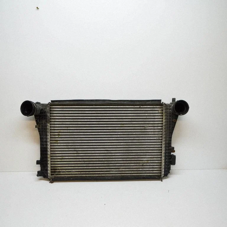 Starpdzesētāja (interkūlera) radiators 1K0145803T