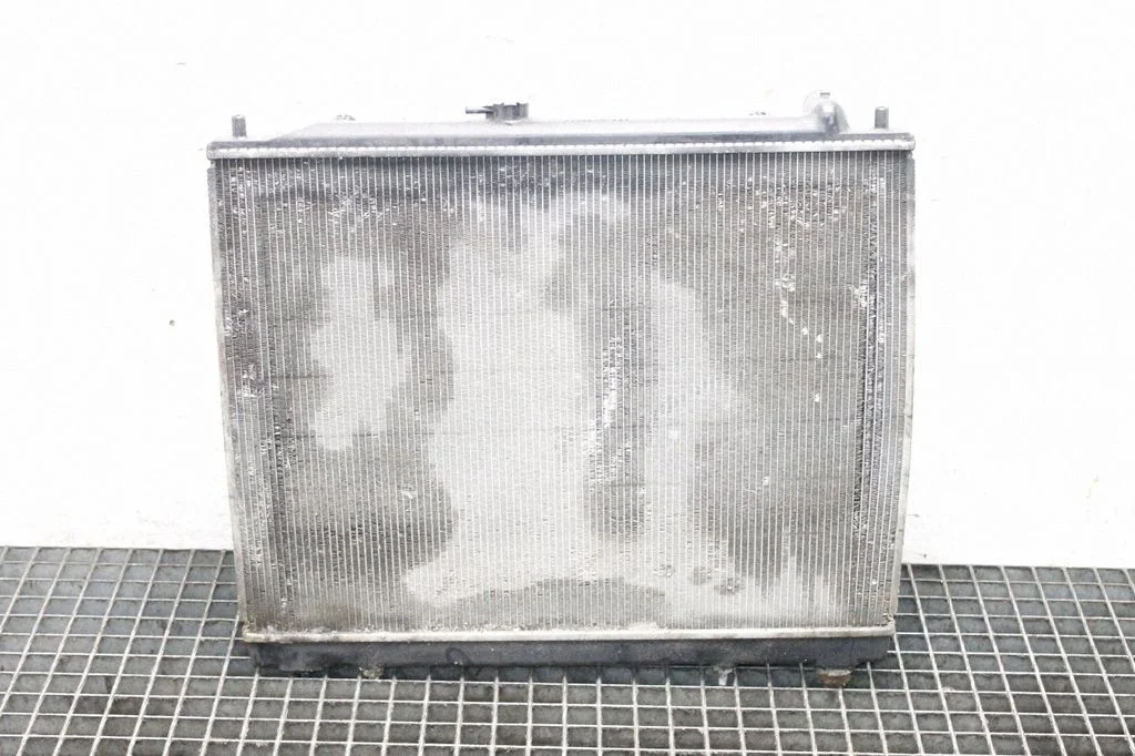 Jahutusvedeliku radiaator MR404894 – Mitsubishi Pajero Sport I (1996-2008)