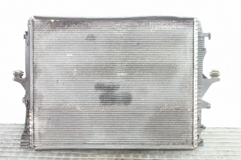 Dzesēšanas šķidruma radiators – Audi Q7 4L (2005-2015)