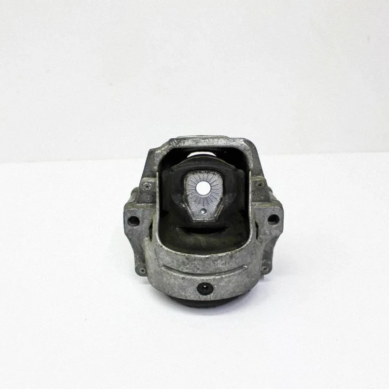 Dzinēja spilvens 8R0199381AK