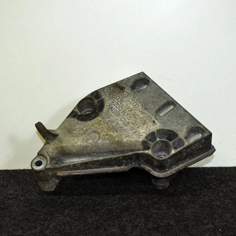 Dzinēja stiprinājuma kronšteins 03L199207A