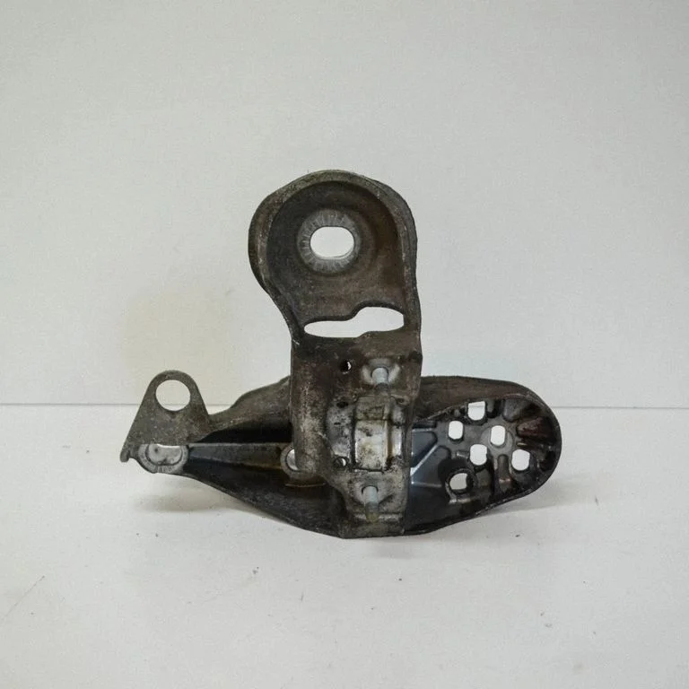 Wspornik silnika 8E0199351M