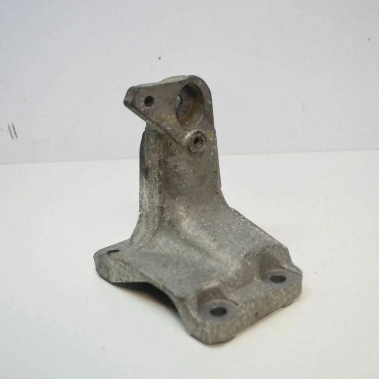 Engine mounting bracket 6788612