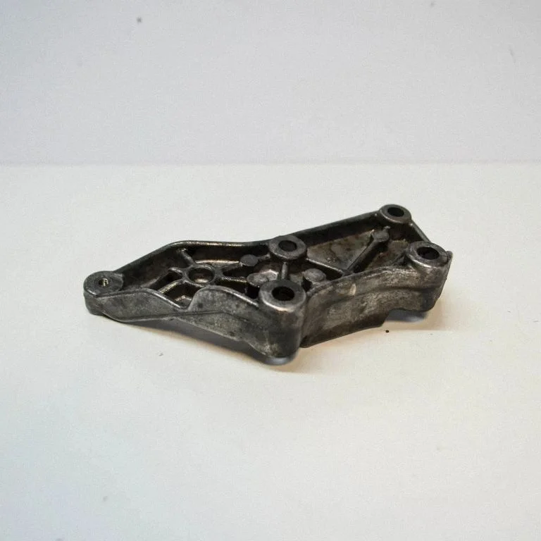 Engine mounting bracket A6510940039
