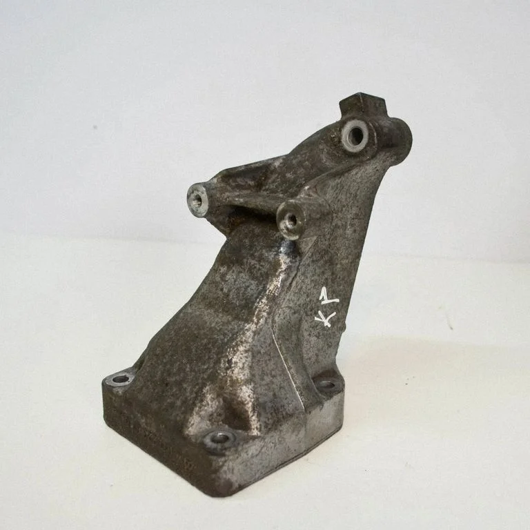 Engine mounting bracket A6112230704