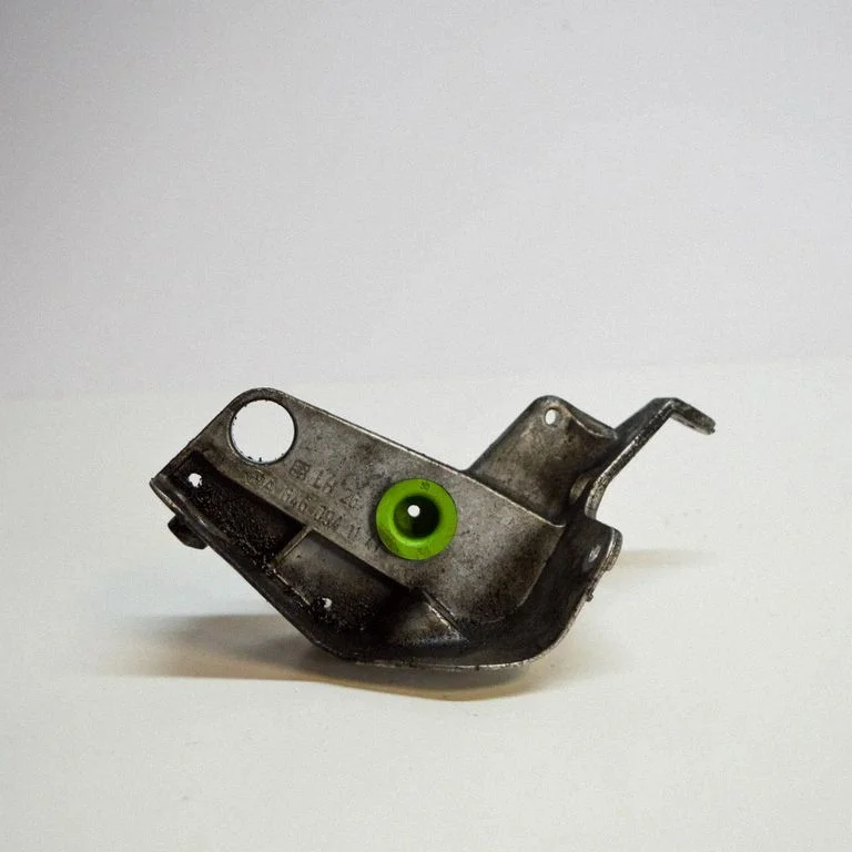 Engine mounting bracket A6460941141