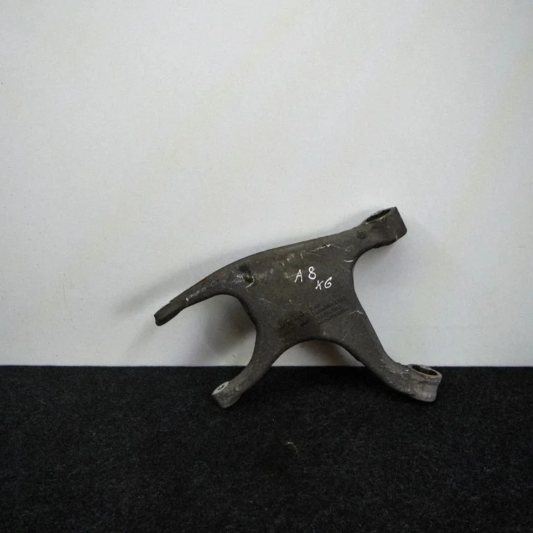 Aizmugurējā svira (dakša) 8R0505311F