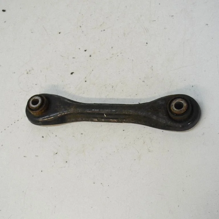 Rear upper control arm/wishbone – right