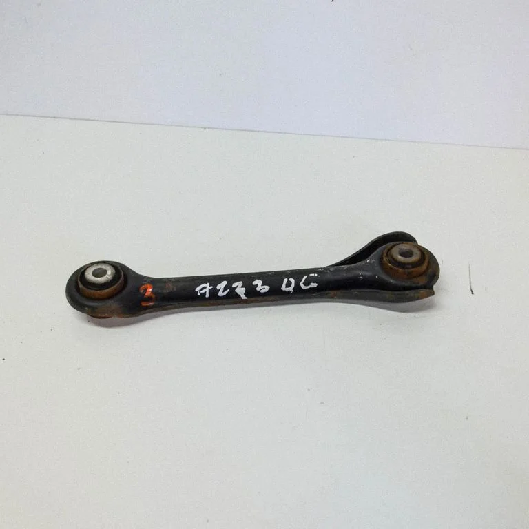 Rear upper control arm/wishbone – right