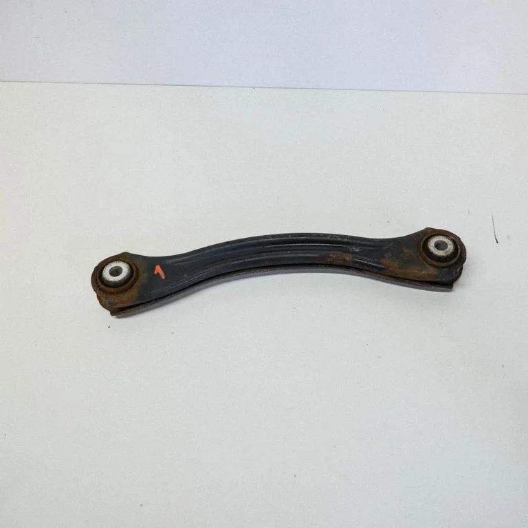 Rear upper control arm/wishbone – right