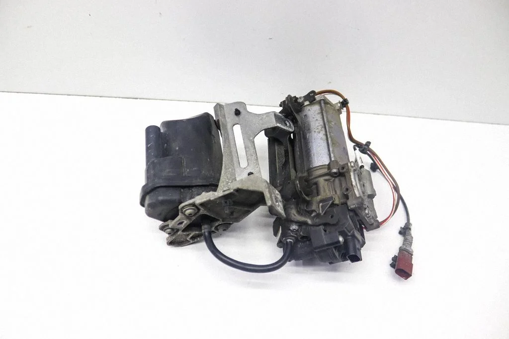 Air suspension compressor/pump M8E23B484A